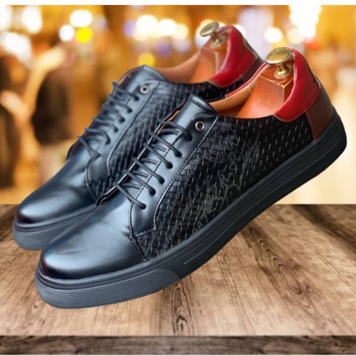 Basket noire élégante pour homme en cuir lisse